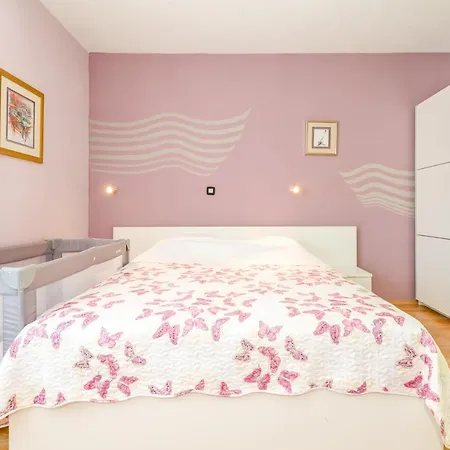 Petra 5 Apartman *